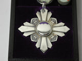SILVER CASE INSCRIPTION WW2 JAPANESE AUSPICIOUS CLOUDS MEDAL SILVER IN ORIGINAL CASE