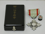 SILVER CASE INSCRIPTION WW2 JAPANESE AUSPICIOUS CLOUDS MEDAL SILVER IN ORIGINAL CASE